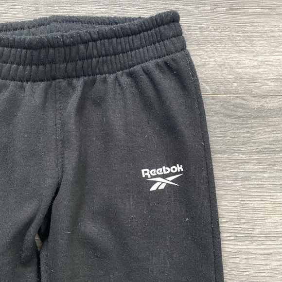 Kids Reebok Sweatsuit - Picture 7 of 8